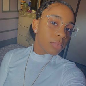 Meet your Posher, Edith